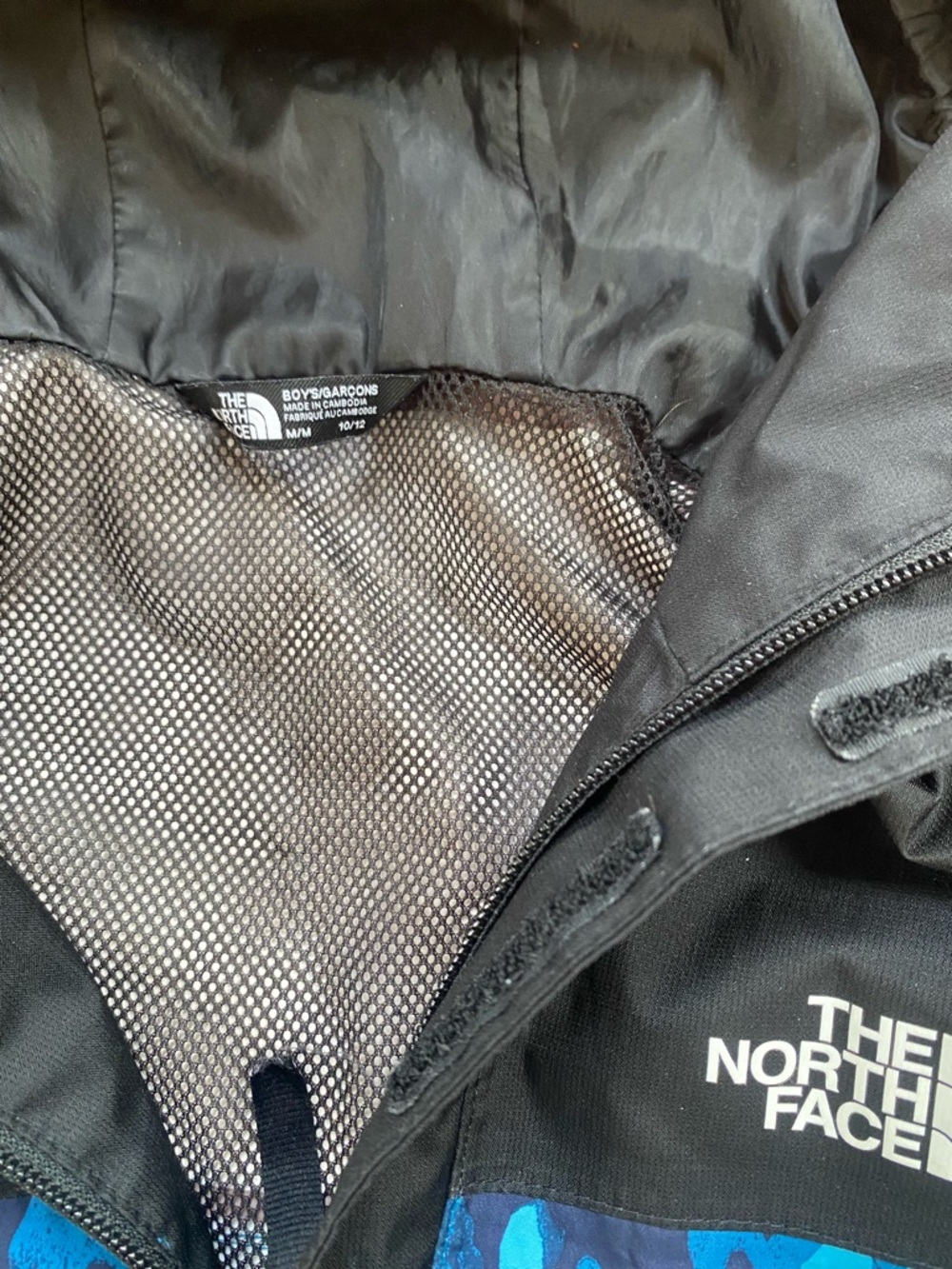 The North Face Blue Camo Hooded Rain Jacket (Boys Medium 10-12) - Picture 3 of 4